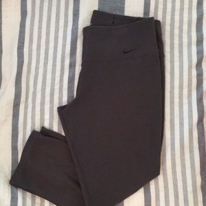Nike legend capris size medium